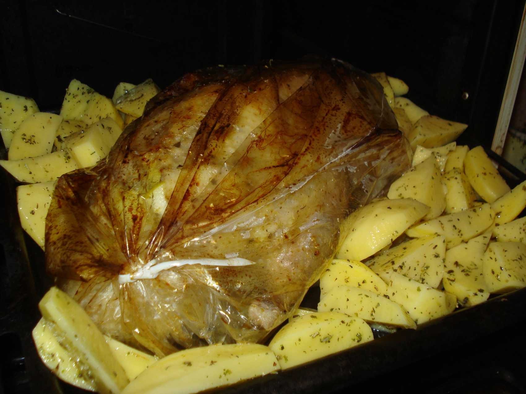 Индоутка, запеченная в духовке кусочками: 5 рецептов, приготовление