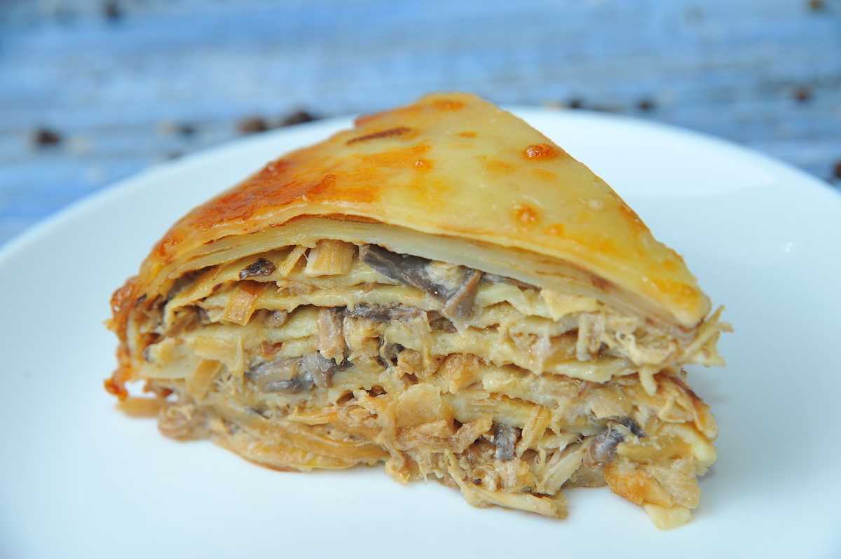 Рецепт курника с картофелем, мясом и луком, приготовленного дома