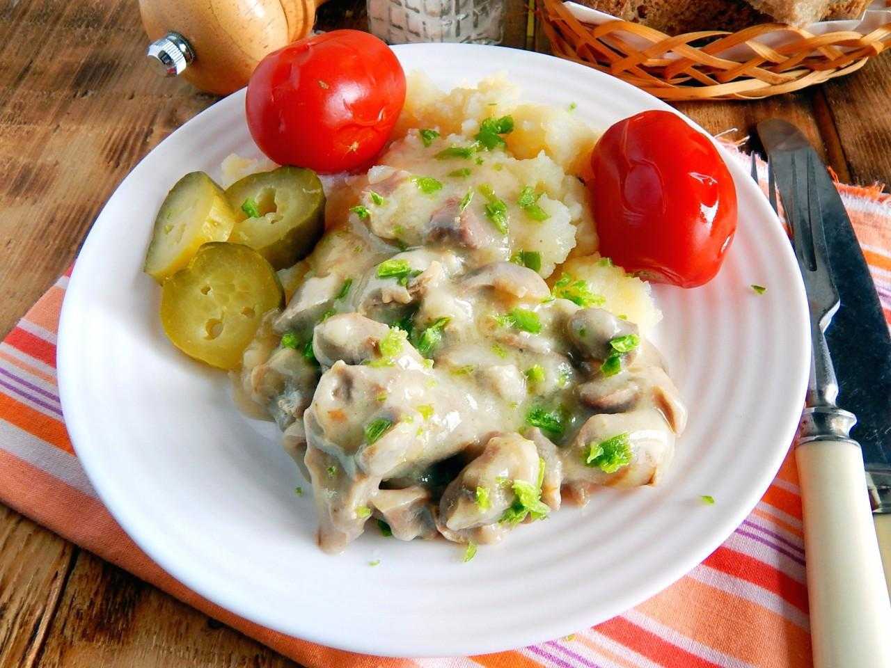 Курица с грибами в сметанном соусе — 8 рецептов как вкусно приготовить на сковороде и в мультиварке