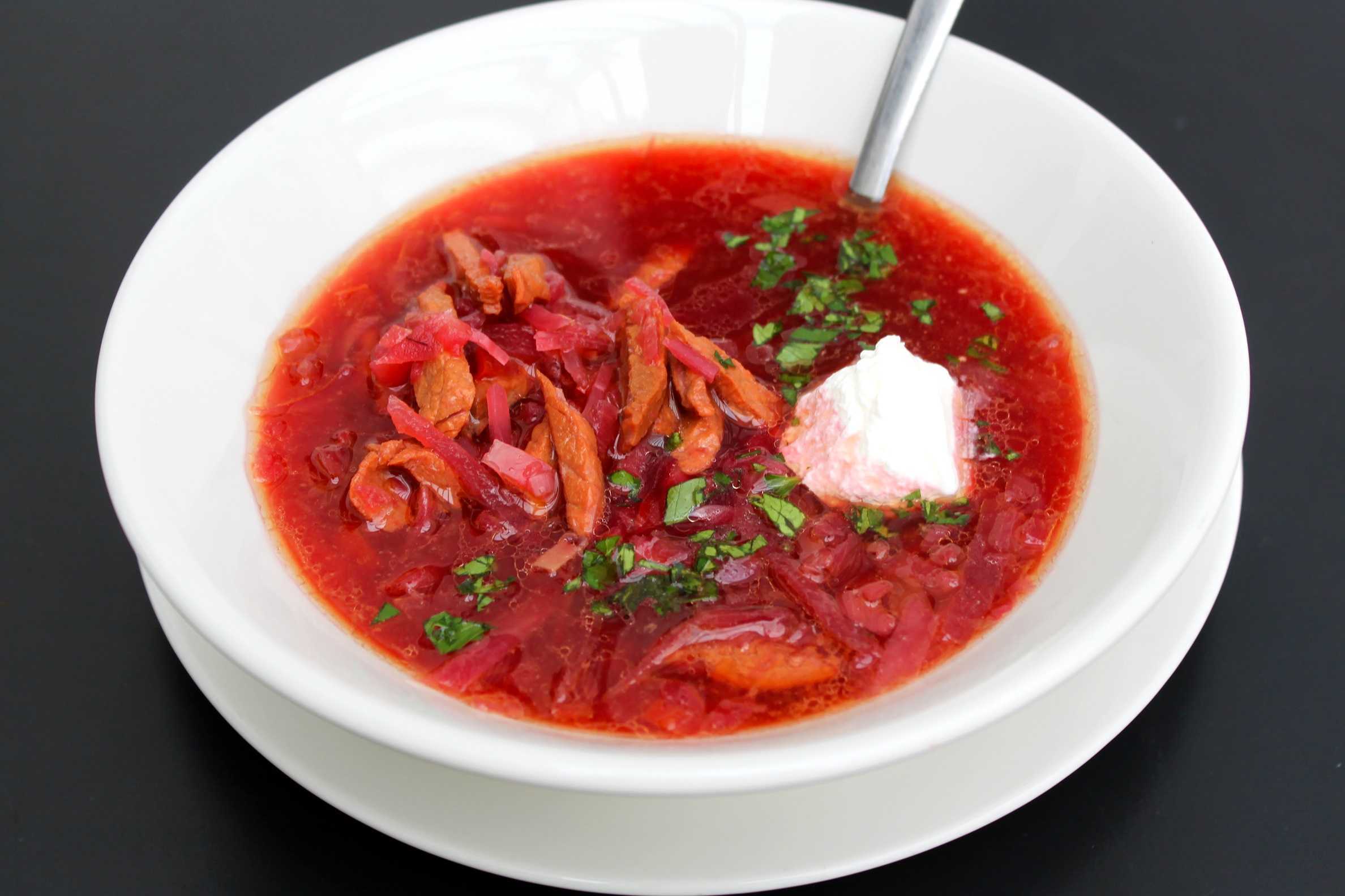 Борщ с курицей и свежей капустой