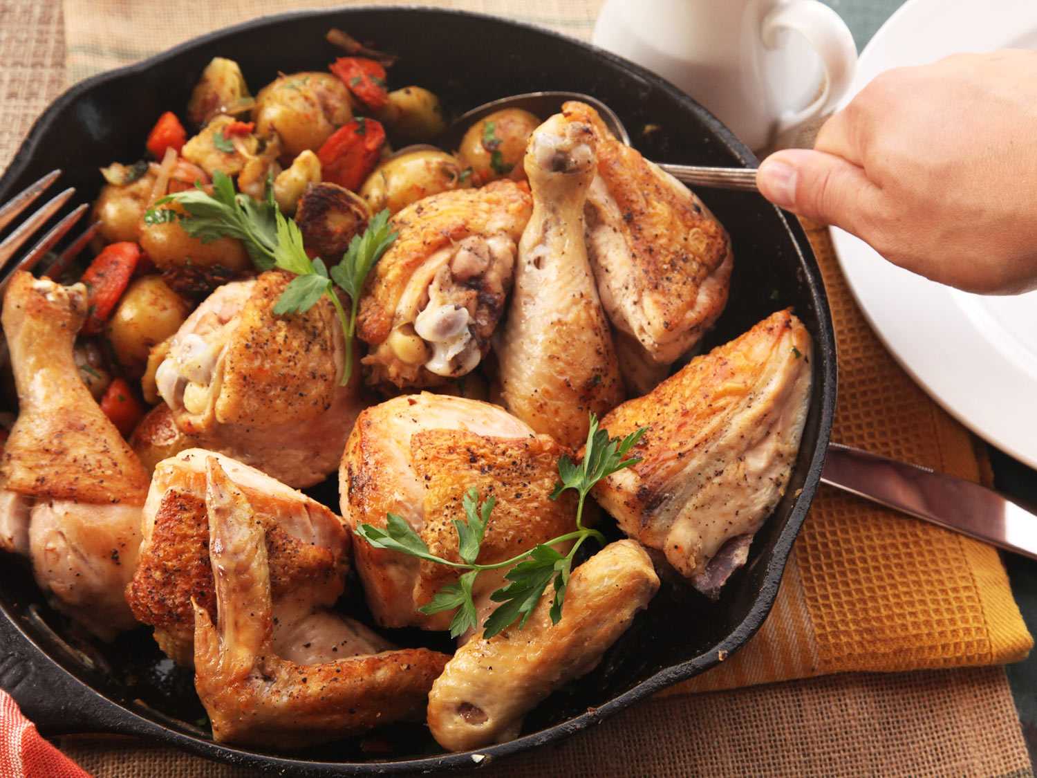 Как вкусно приготовить куриные шейки: рецепты приготовления на сковороде и в духовке