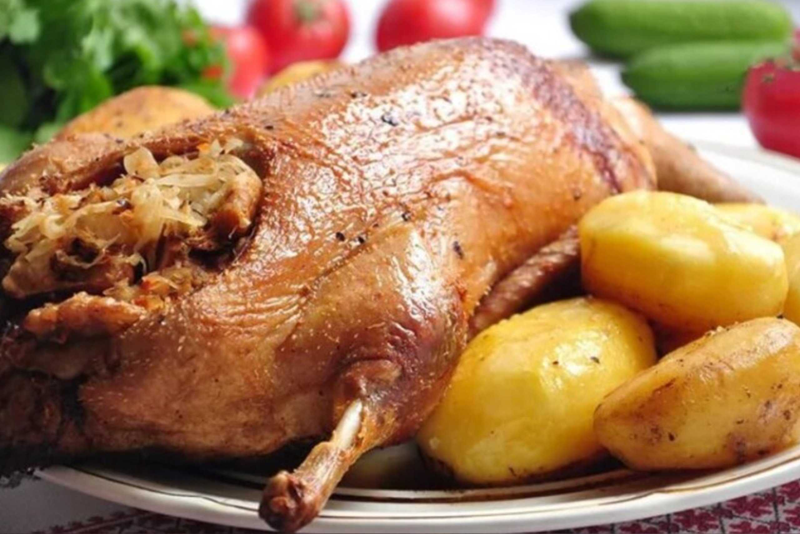 Утка по-деревенски с квашеной капустой вкусный рецепт с фото пошагово и видео - tvcook.ru