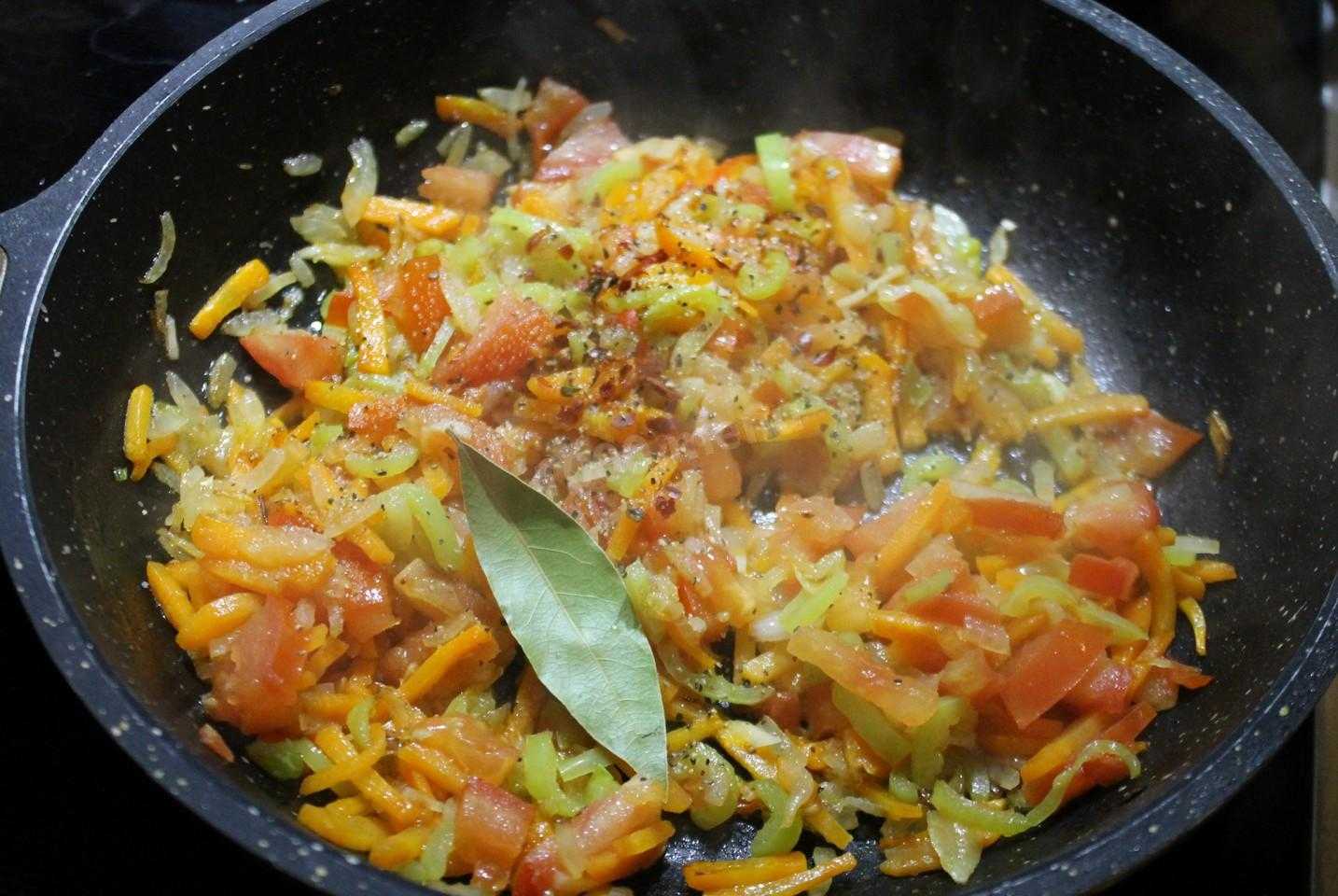 Рыба тушеная с морковью и луком: рецепты, как правильно тушить