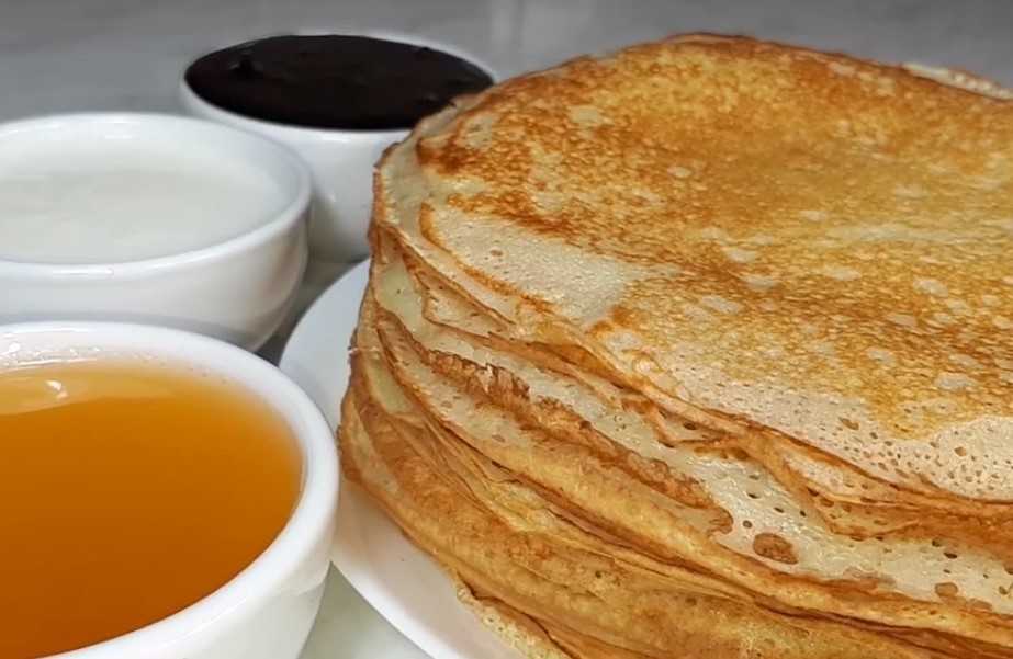 Блины на кефире с кипятком, с дырочками – вкусные рецепты тонких и толстых блинчиков