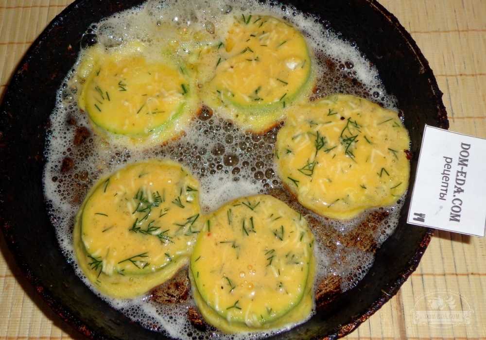 Жареные кабачки  - прекрасная, полезная и популярная закуска, которая может украсить любой праздничный стол: рецепт с фото