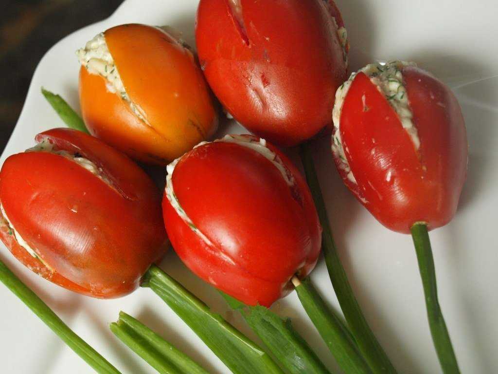 Салаты с помидорами - 20 простых и очень вкусных рецептов