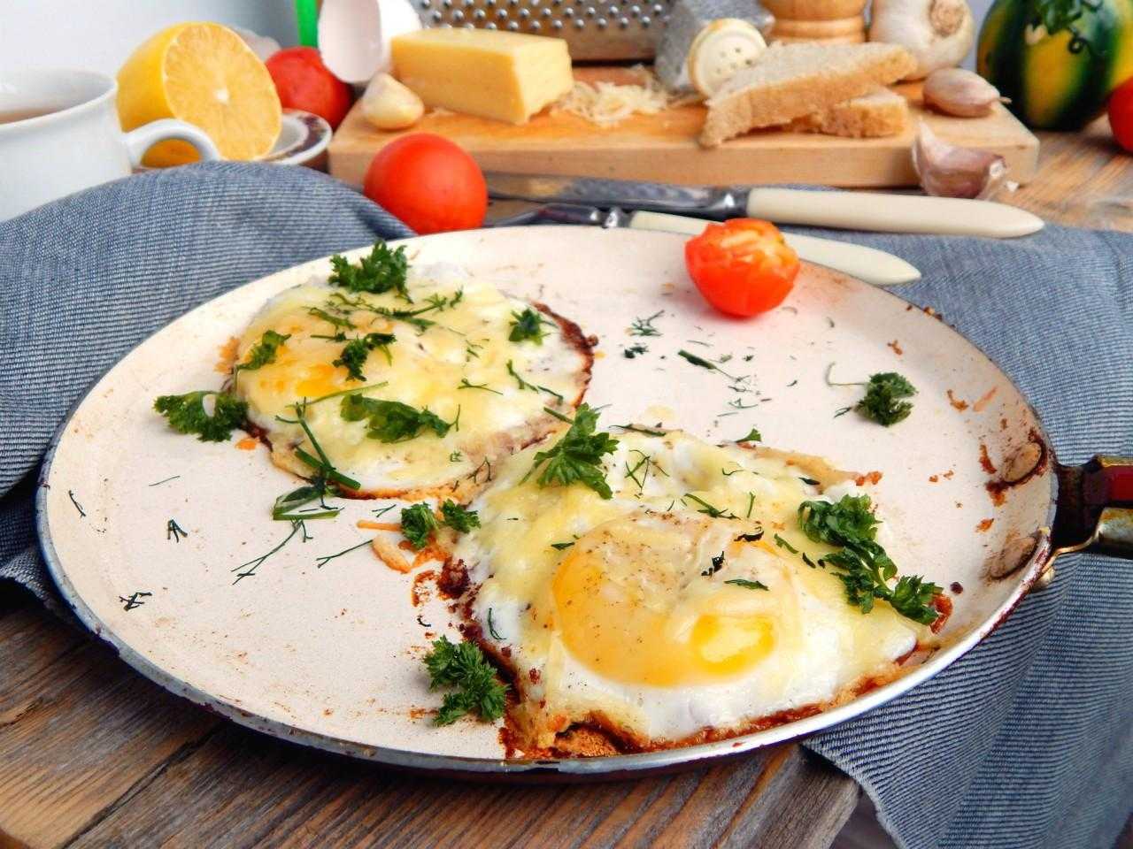 15 вкуснейших рецептов яичницы с колбасой