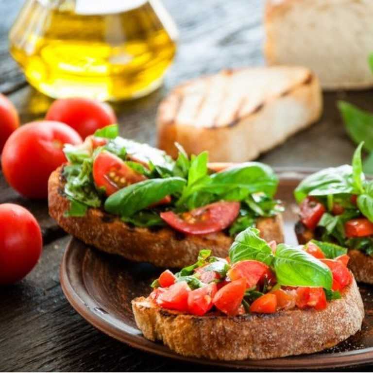 Брускетта с помидорами – лучший рецепт итальянской закуски