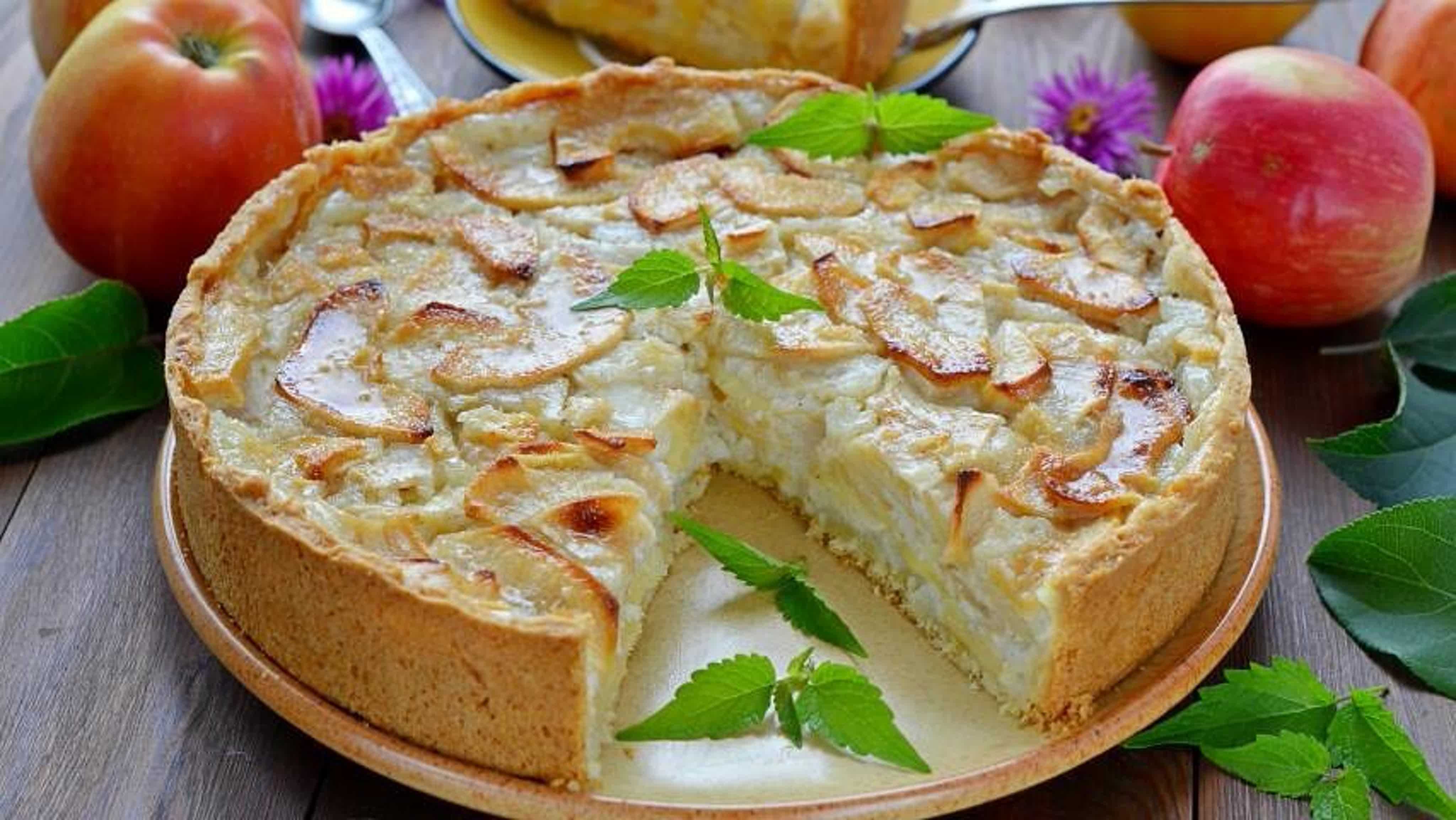Пышная шарлотка с яблоками на кефире в духовке — 6 лучших рецептов приготовления