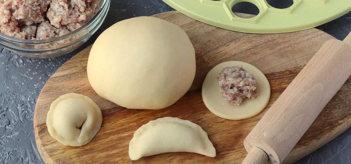 Тесто для домашних пельменей: 10 рецептов эластичного и вкусного теста на пельмени