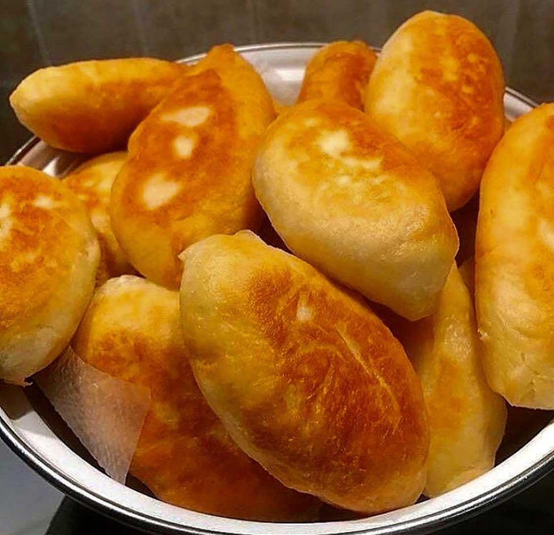 Пирожки с капустой жареные на сковороде – 7 рецептов