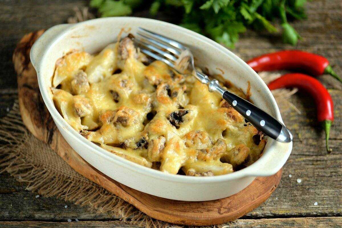 Запеканка из макарон в духовке, рецепты с сосисками и сыром