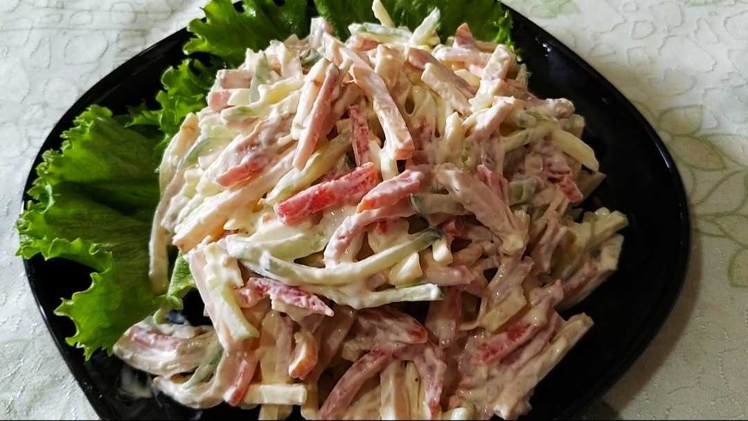 Салат «мужской каприз»: рецепты с говядиной, курицей, ветчиной, грибами и варианты заправок
