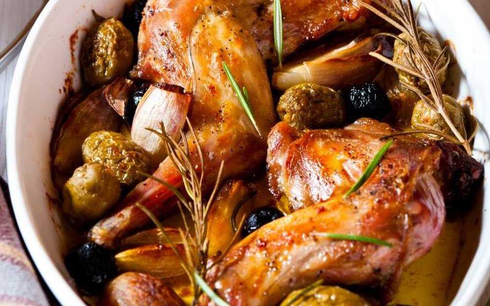 Кролик в духовке - 21 домашний вкусный рецепт приготовления