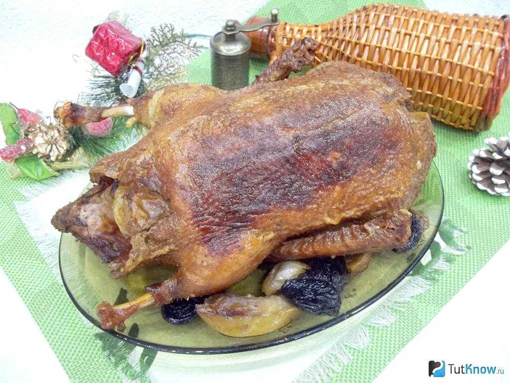 Мягкая и сочная утка в духовке: 8 рецептов в домашних условиях