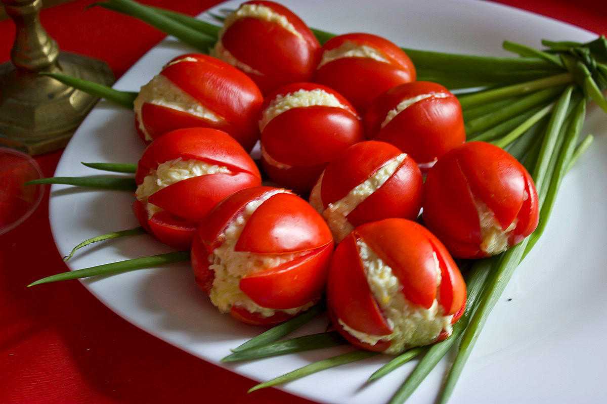 Помидоры резаные с маслом и луком - самые вкусные рецепты на зиму