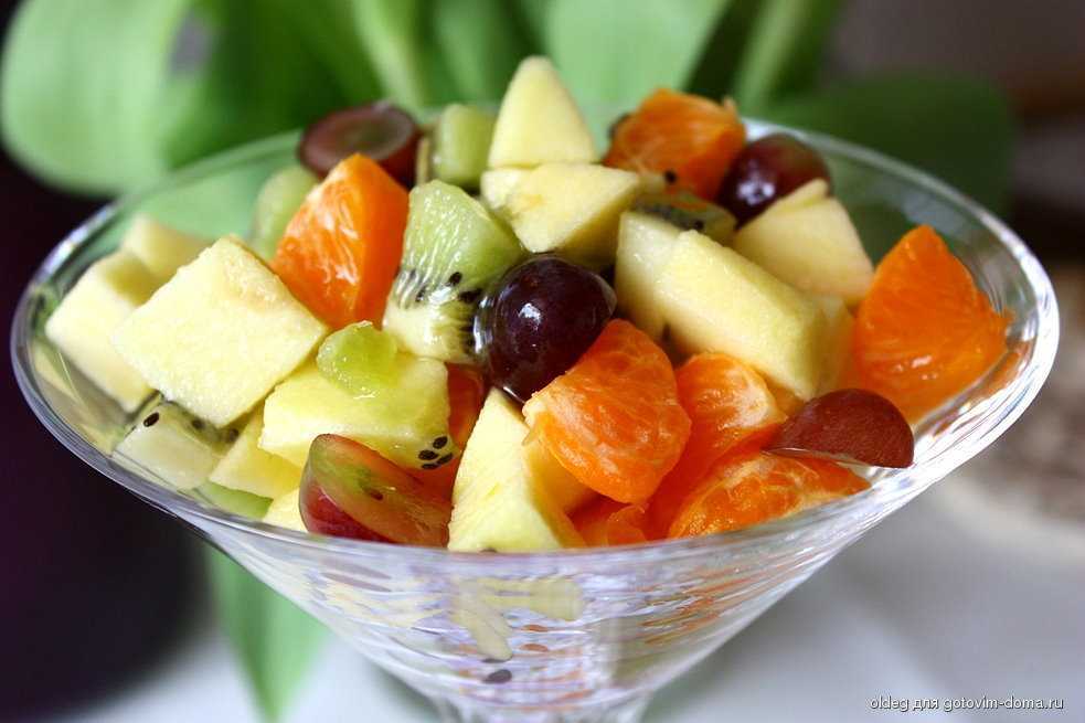 10 вкуснейших фруктовых салатов с мороженым к праздничному столу