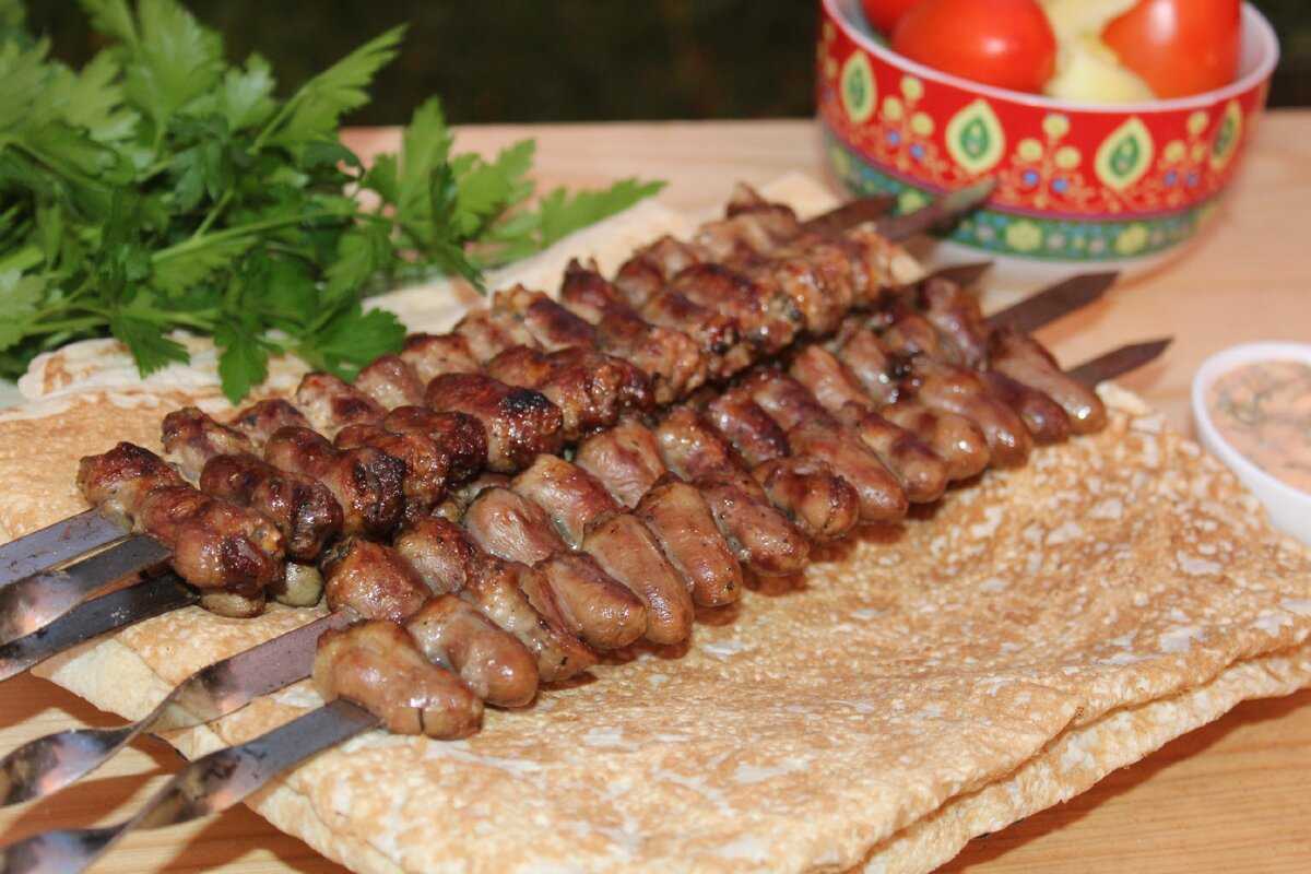Как замариновать и приготовить шашлык из говяжьей печени