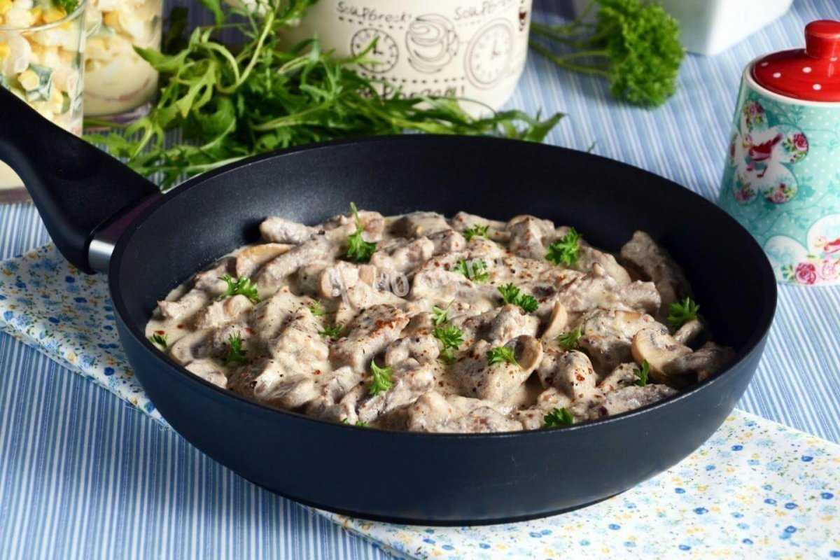 Шампиньоны тушеные в сметане рецепт с фото - bookcooks.ru