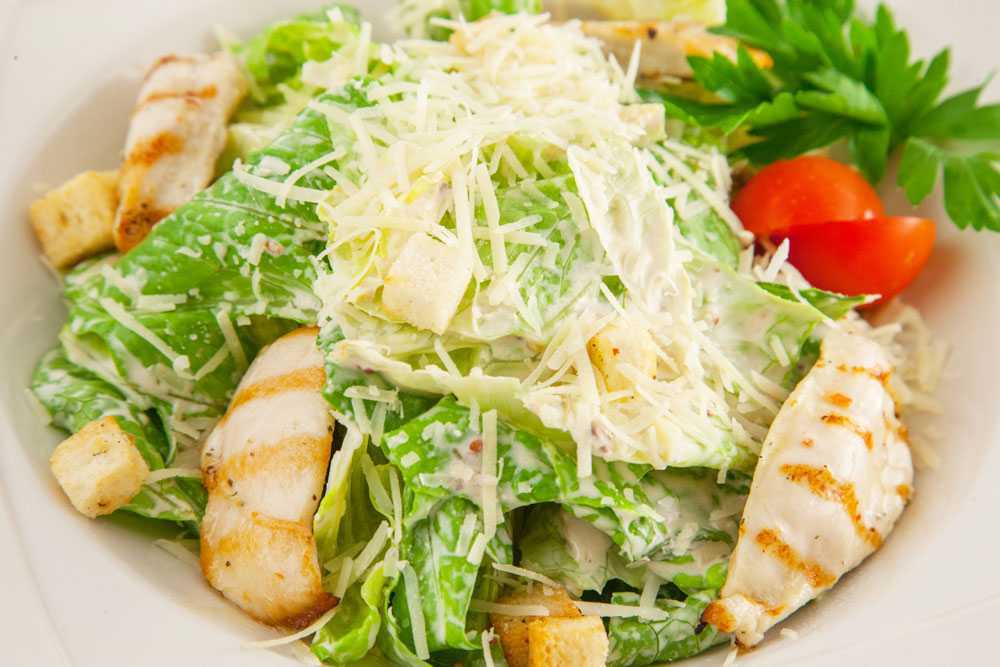 Салат с сухариками — 20 очень вкусных рецептов приготовления