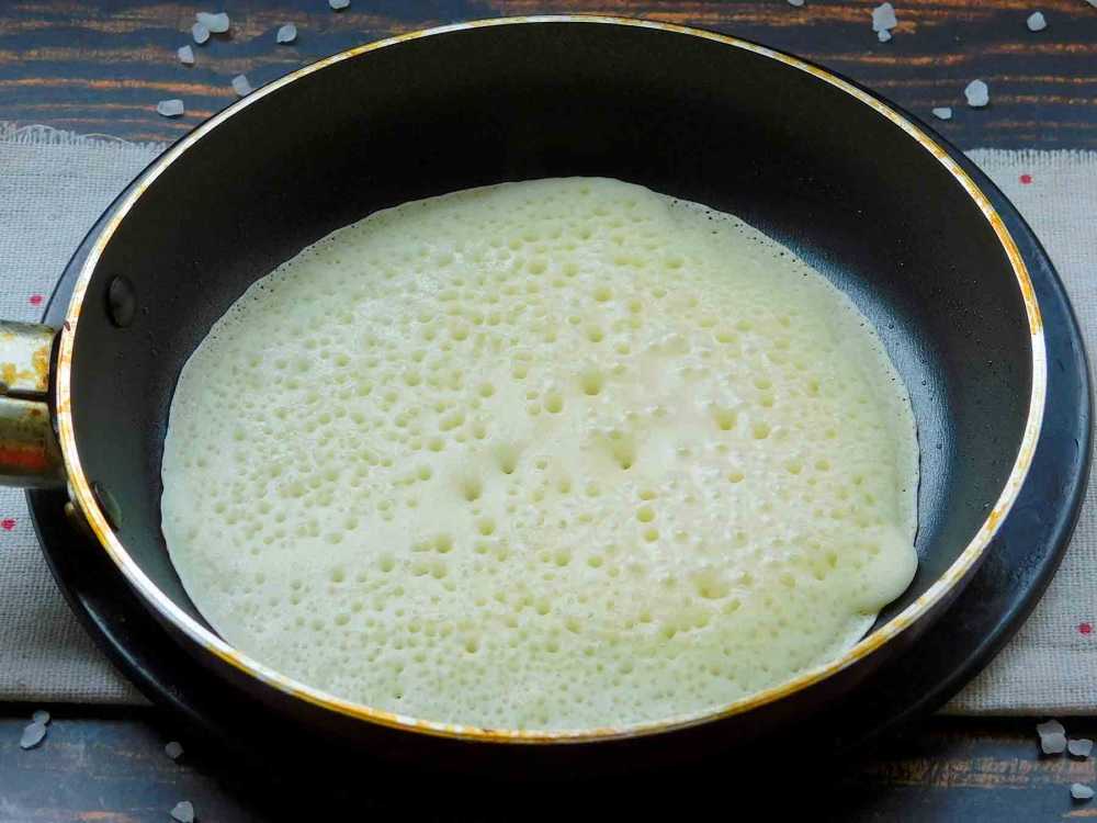 Блины на воде: 9 рецептов вкусных блинчиков с яйцами и без них