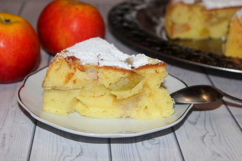Шарлотка с яблоками в духовке: 5 простых пошаговых рецептов