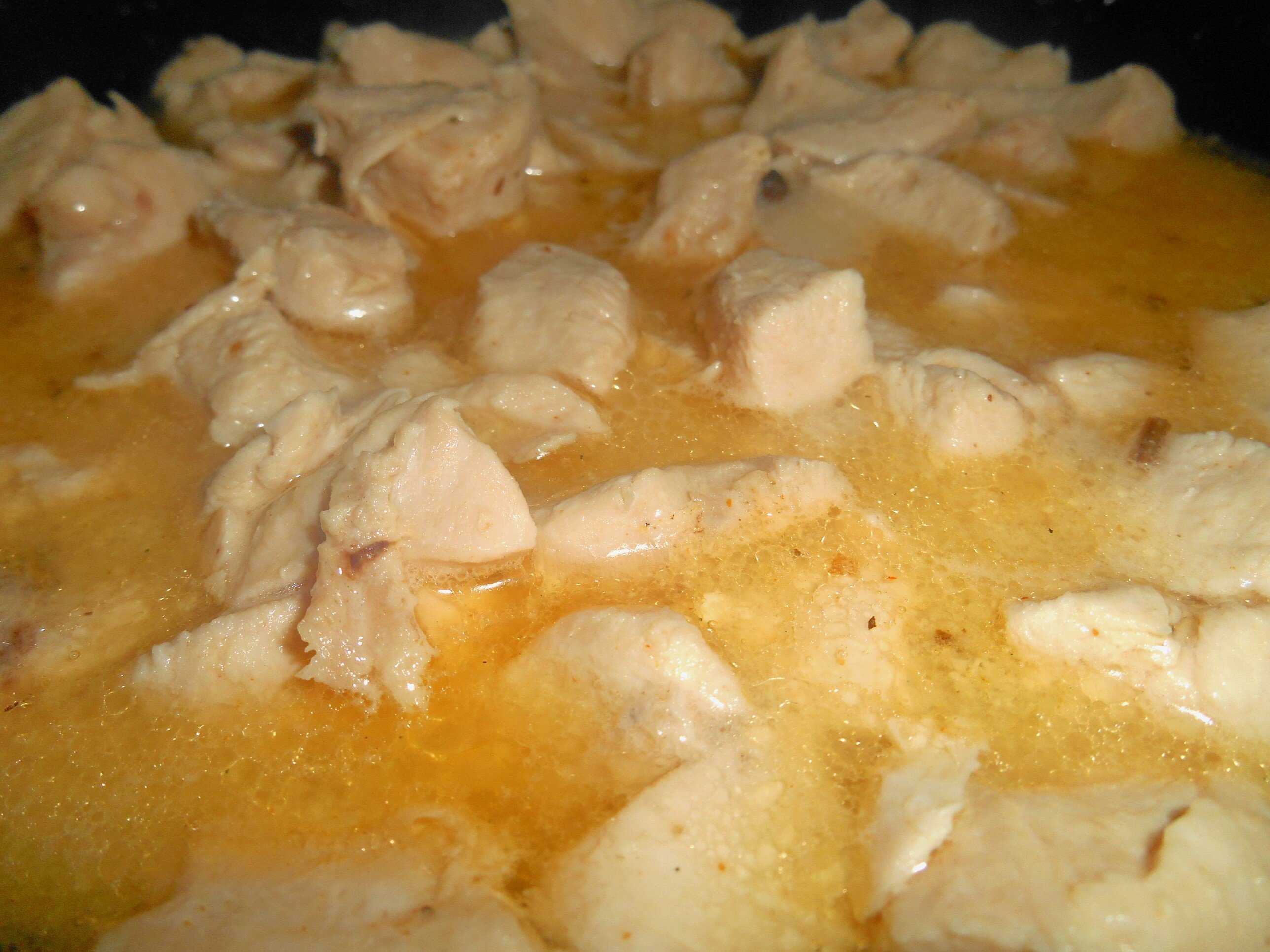 Быстрая подлива из куриного филе: 2 рецепта