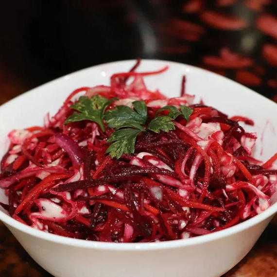 Капуста со свеклой на зиму — 9 очень вкусных рецептов в банках