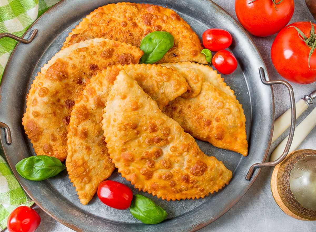 Как приготовить чебуреки в домашних условиях: рецепты, вкусное тесто и начинка