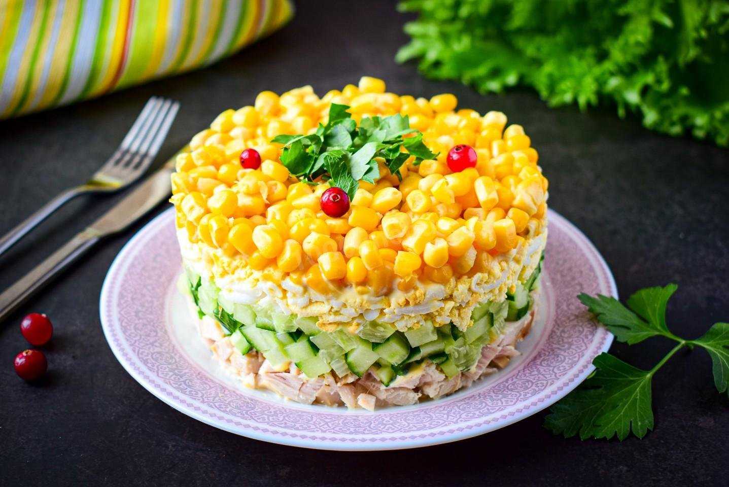 9 простых рецептов салата с курицей и кукурузой 2022: классические пошаговые с фото