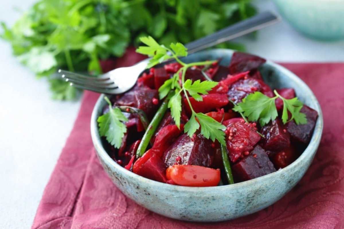 Салаты из вареной свеклы - 20 простых и вкусных рецептов
