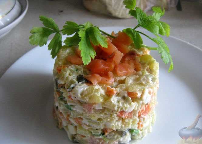 Очень вкусный салат с семгой слабосоленой: 8 рецептов
