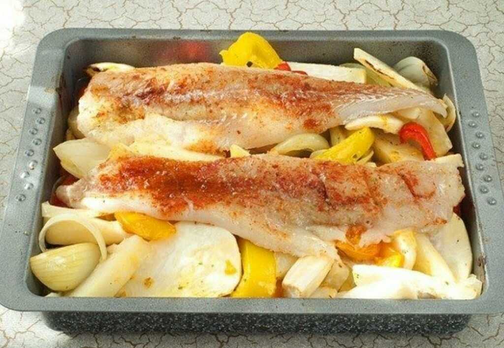 Как вкусно приготовить минтай в духовке с картошкой