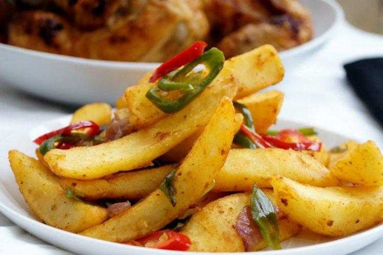 Жареная картошка на сковороде — 7 самых вкусных рецептов