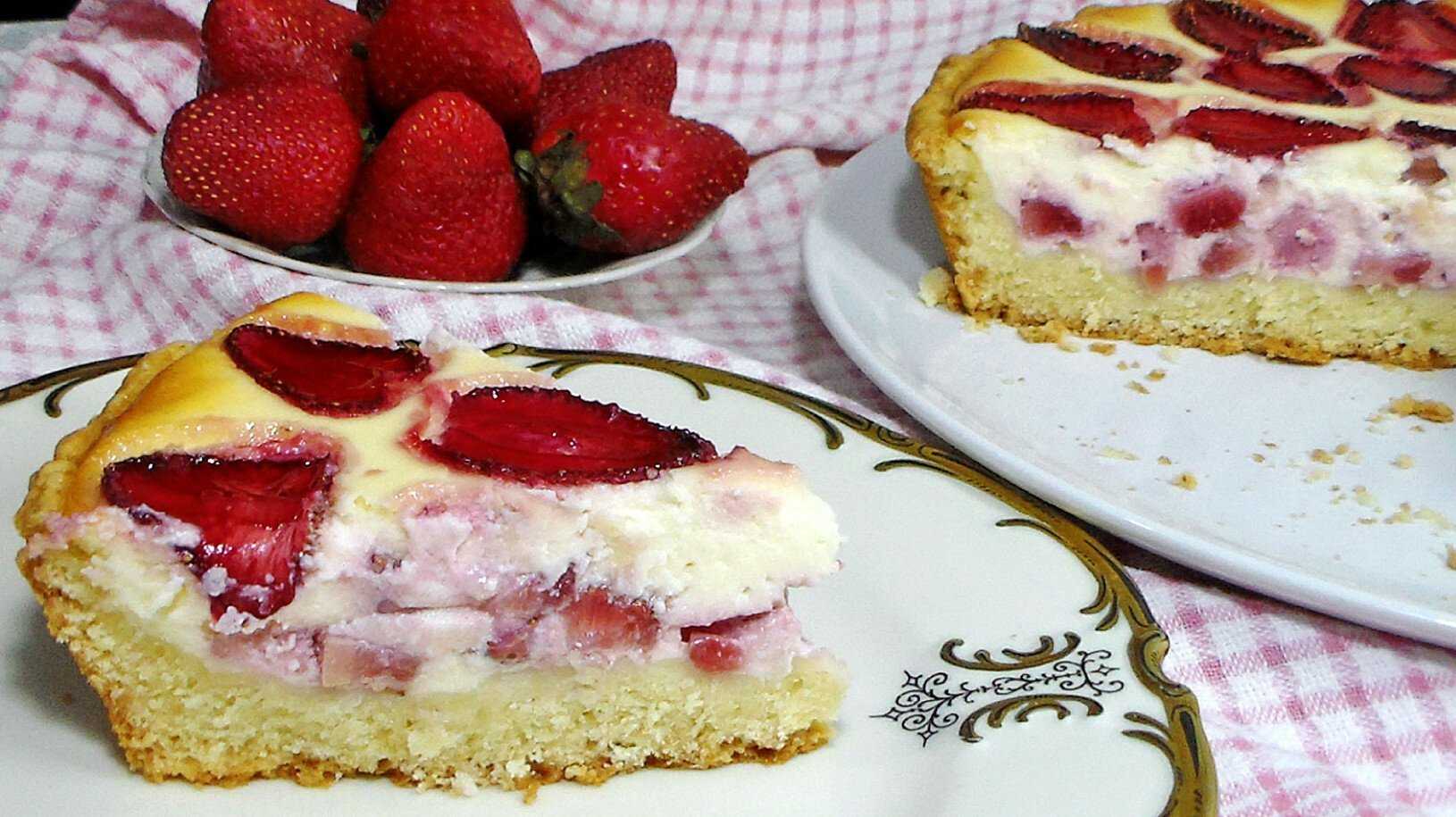 Рецепт пышных маффинов с клубникой