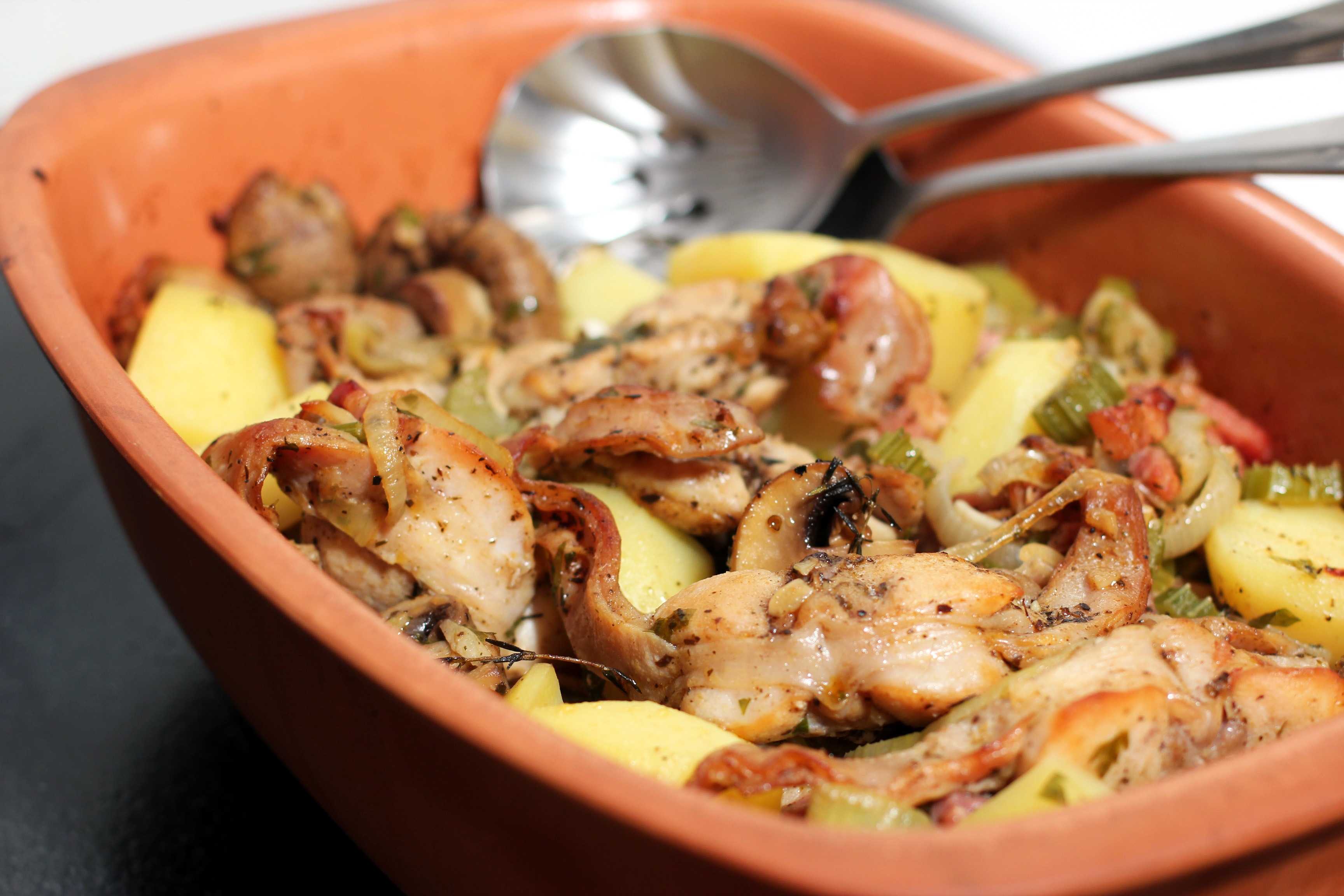 Кролик с картошкой