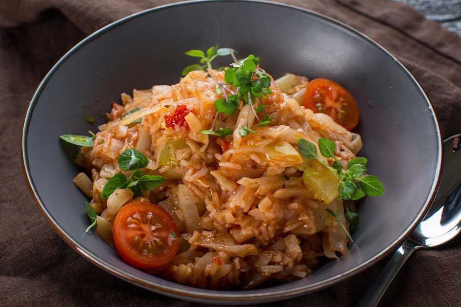 10 отличных рецептов тушеной капусты с картошкой