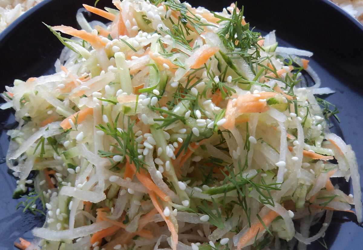 Салат с дайконом – 10 самых вкусных рецептов