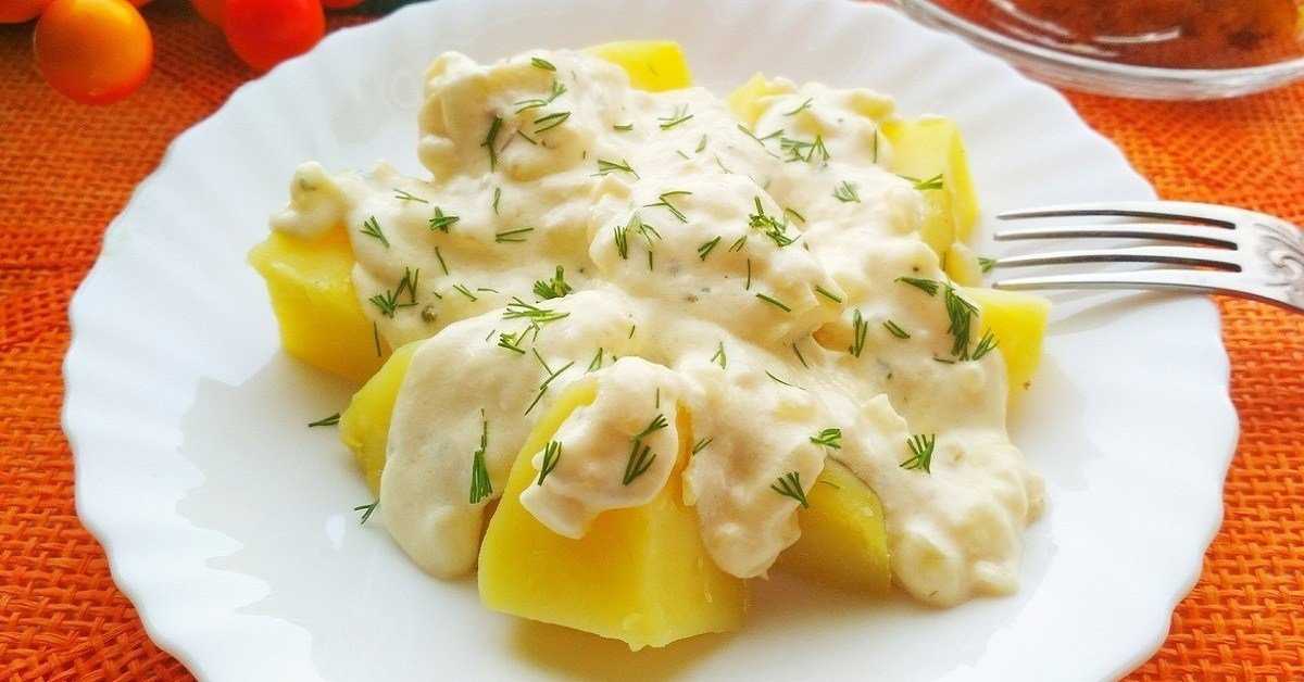 Нежный и пряный соус из сметаны и горчицы