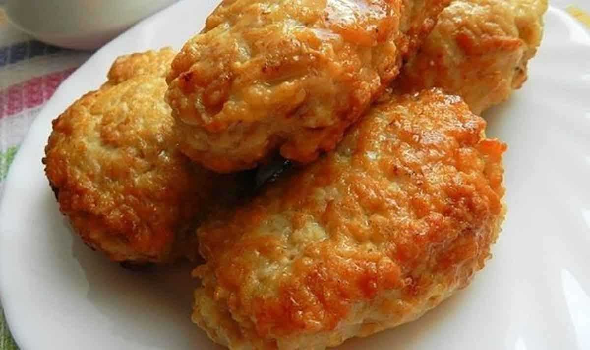 Сочные котлеты из куриного фарша, жаренные на сковороде – 9 очень вкусных рецептов