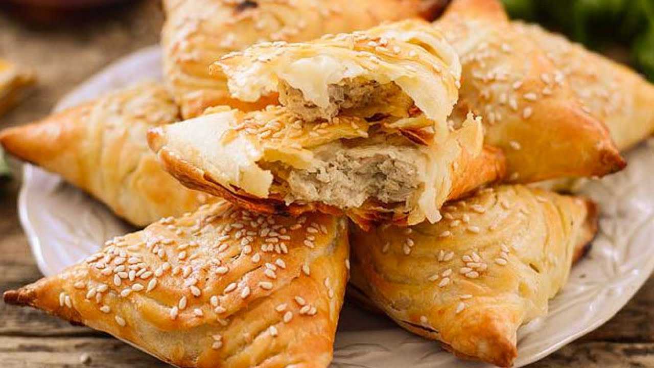 Самса из слоеного теста с курицей — пошаговый рецепт приготовления в духовке