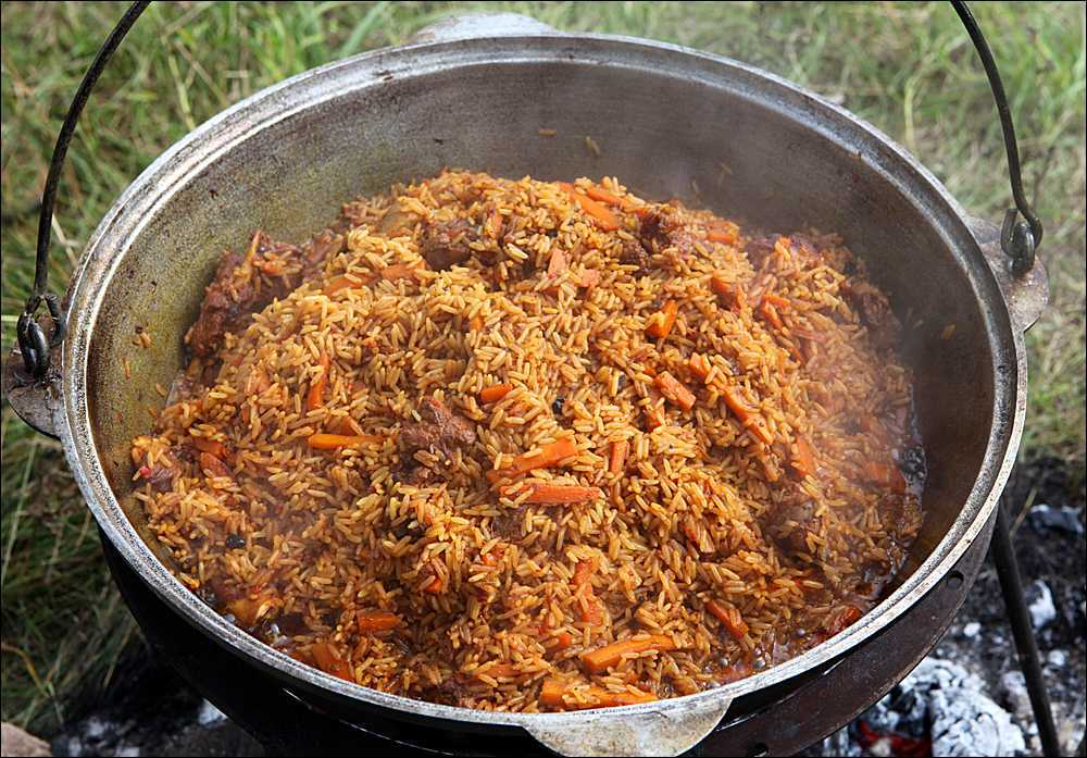 Плов с курицей в казане на плите пошагово с фото