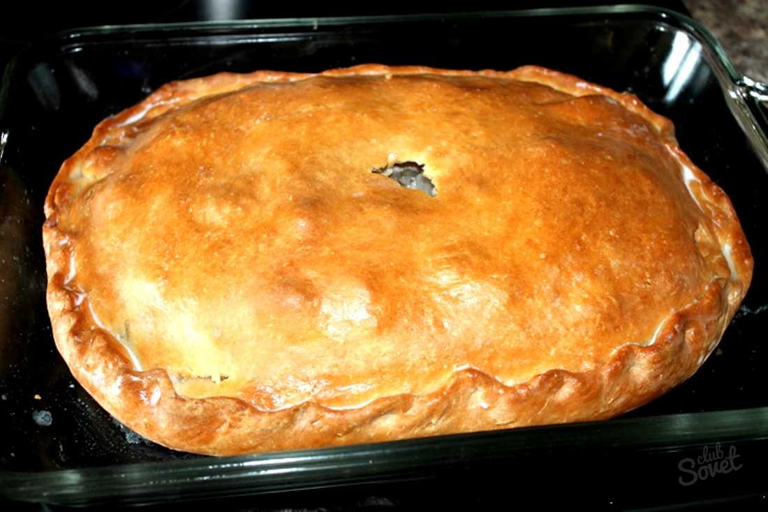 Закрытый картофельный пирог с фаршем и сыром с использованием: тесто дрожжевое,фарш мясной,пюре картофельное,сыр твердый Добрый день Пироги - это исконно русская выпечка Видов и рецептов пирогов очень много