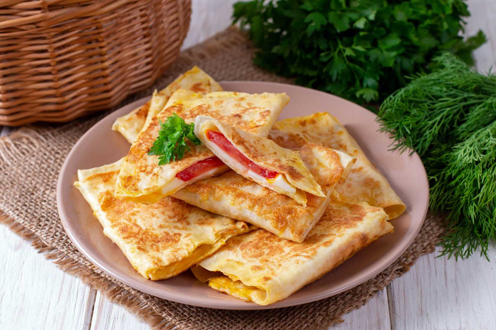 Конвертики из лаваша на сковороде с пошаговыми фото