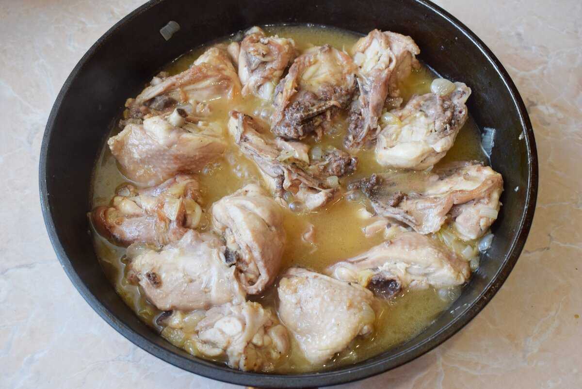 20 простых рецептов тушеной курицы на любой вкус