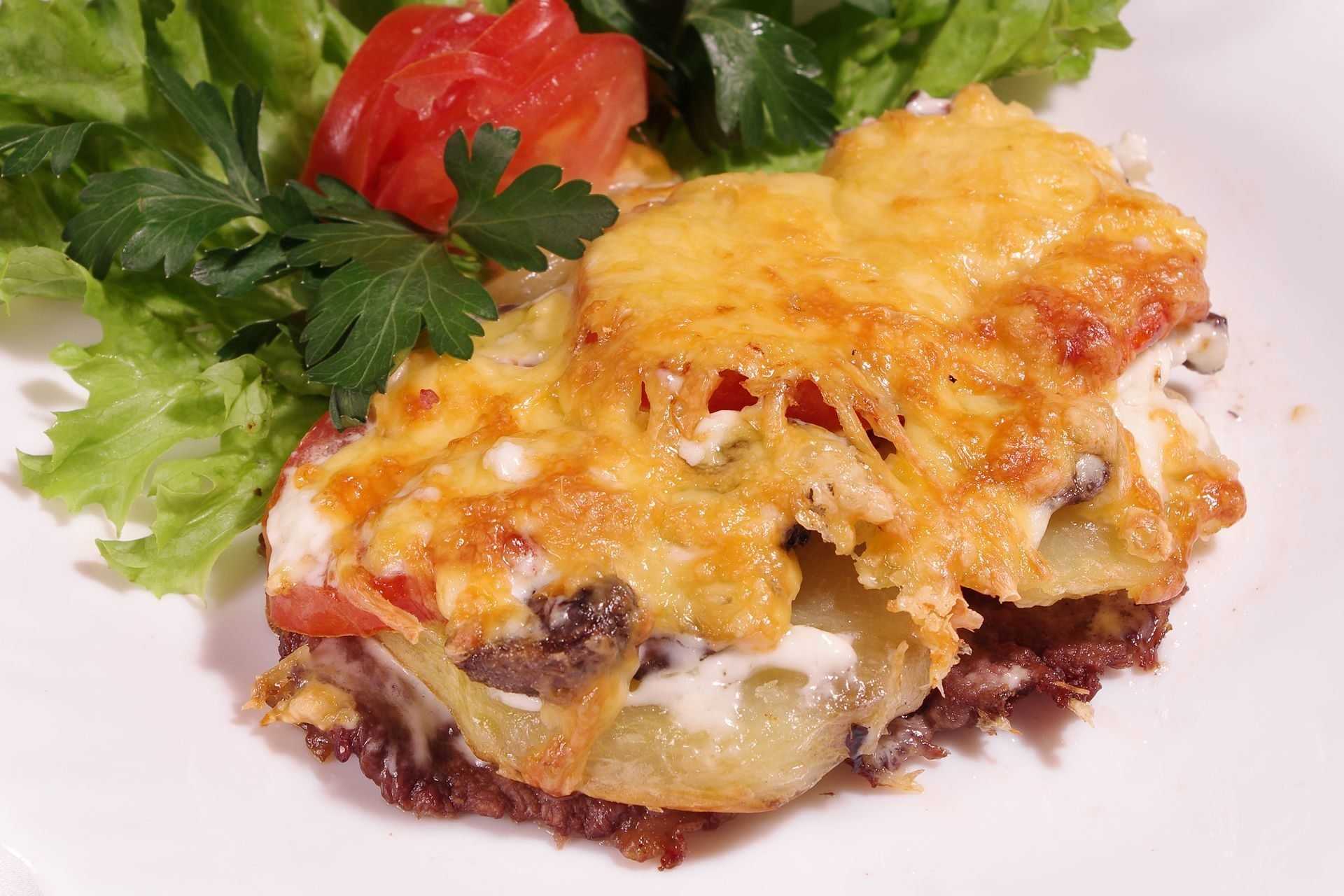 Мясо в горшочках с картошкой: 15 самых вкусных рецептов (пошагово)