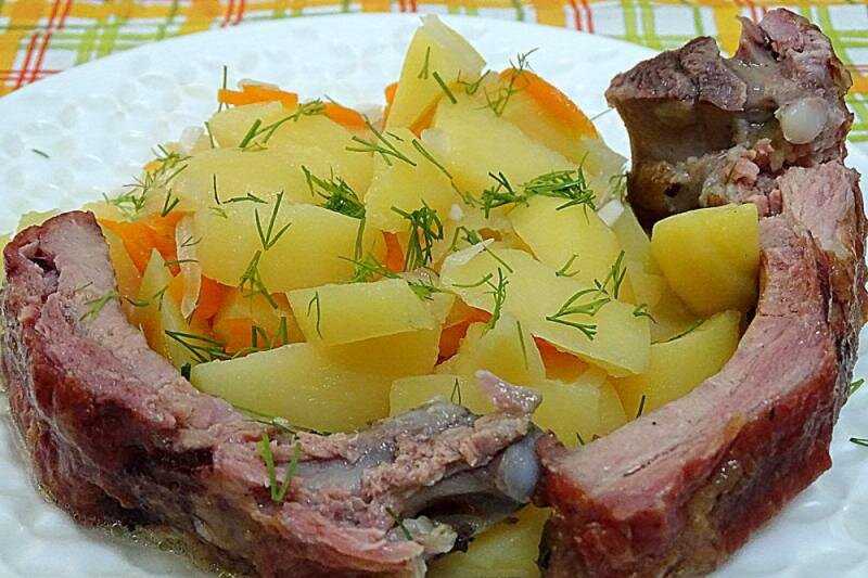 Тушёная картошка с мясом в горшочках, в духовке