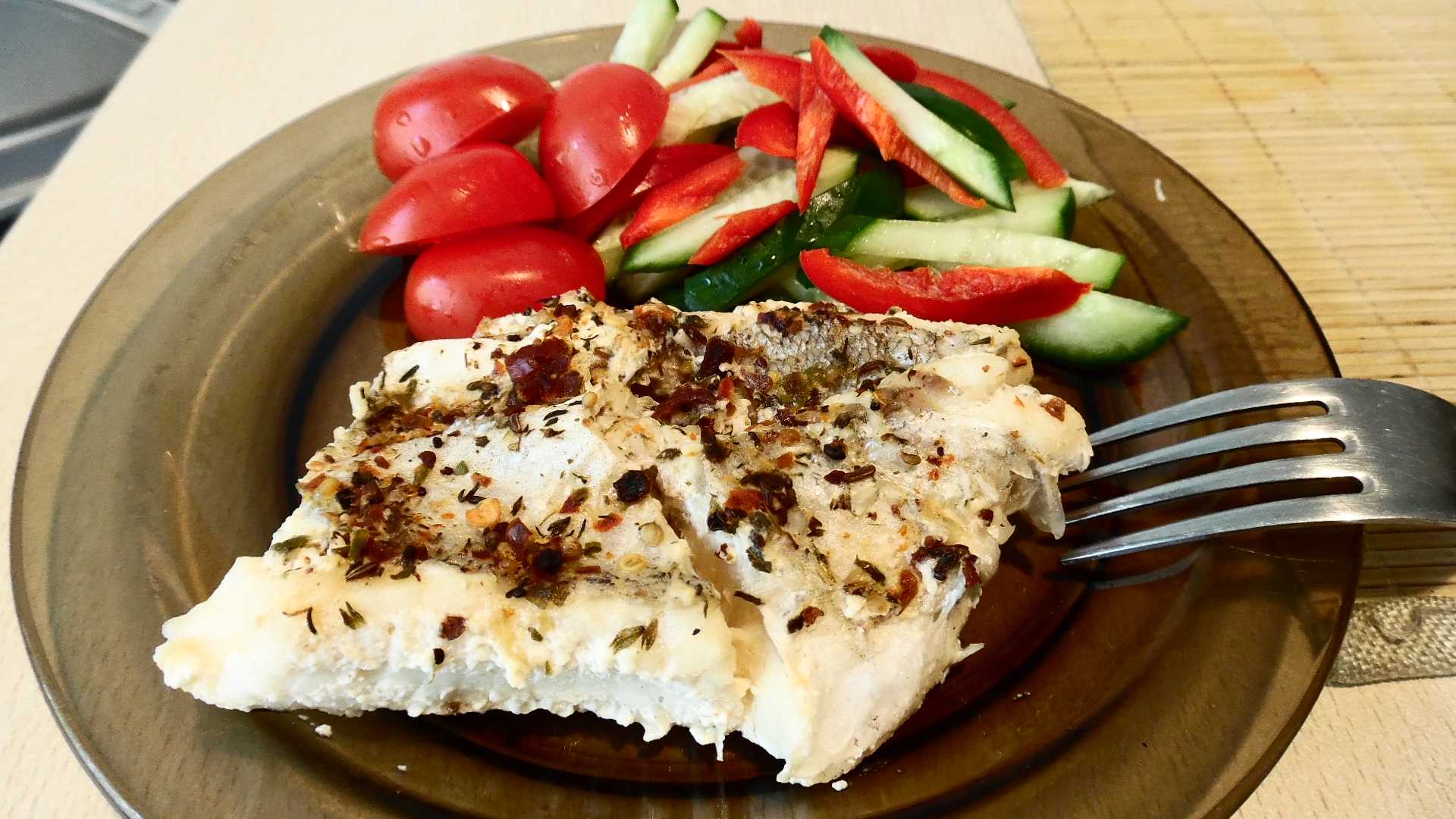 Пикша на сковороде: как вкусно пожарить или потушить