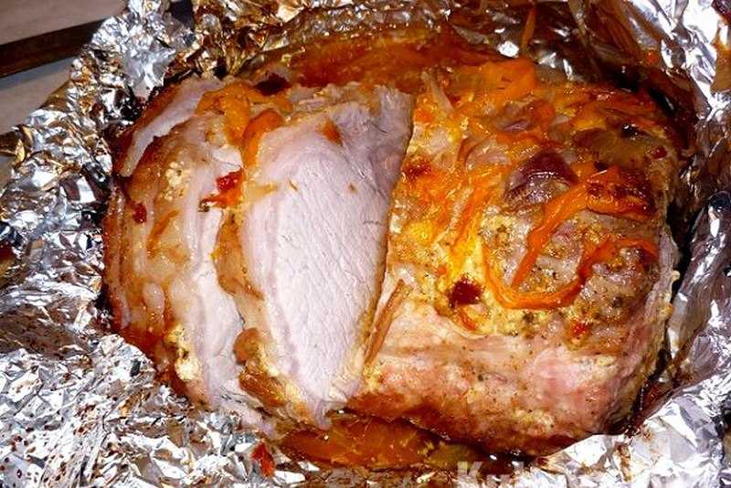Свинина запеченная в духовке — 9 простых и вкусных рецептов