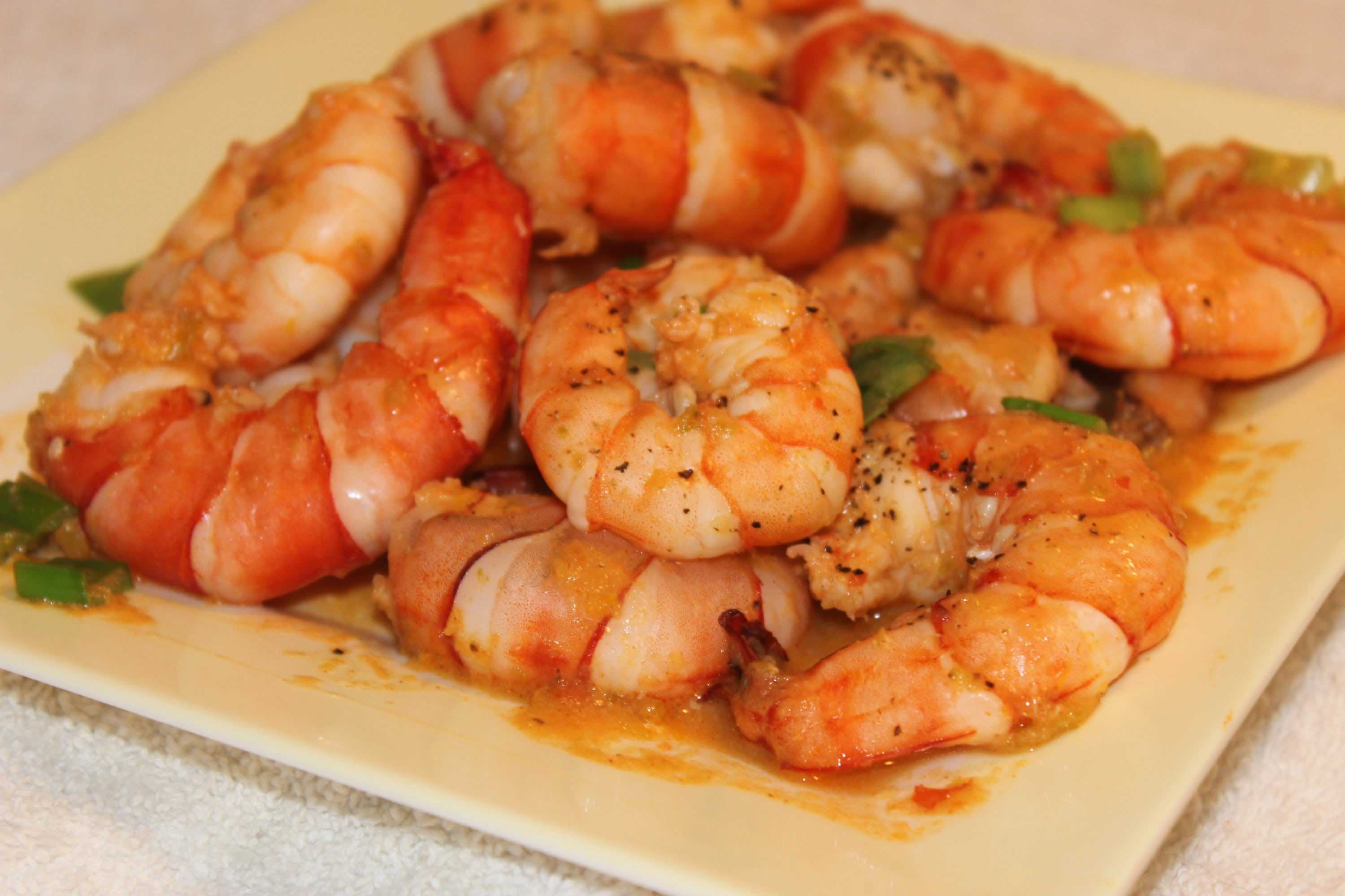 Учимся вкусно варить замороженные креветки с панцирем и без